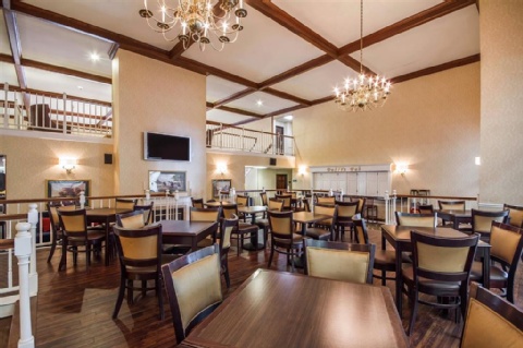 COMFORT SUITES APPLETON AIRPORT , WI 54914 near Appleton International Airport View Point 23