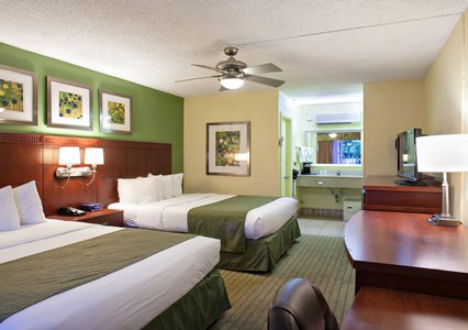 Quality Inn &amp; Suites Hollywood Blvd , FL 33021 near Fort Lauderdale-hollywood International Airport View Point 2