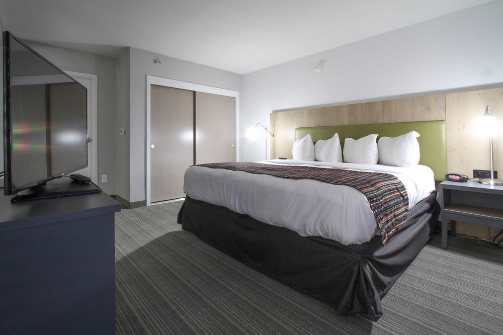 GreenTree Inn and Suites Phoenix Sky Harbor , AZ 85040 near Sky Harbor International Airport View Point 3