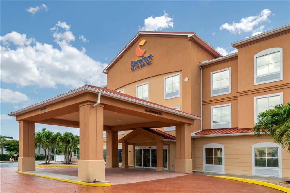 Comfort Inn And Suites Airport