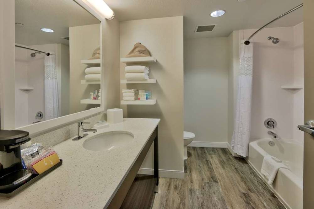 Hampton Inn And Suites Albuquerque Airport 9