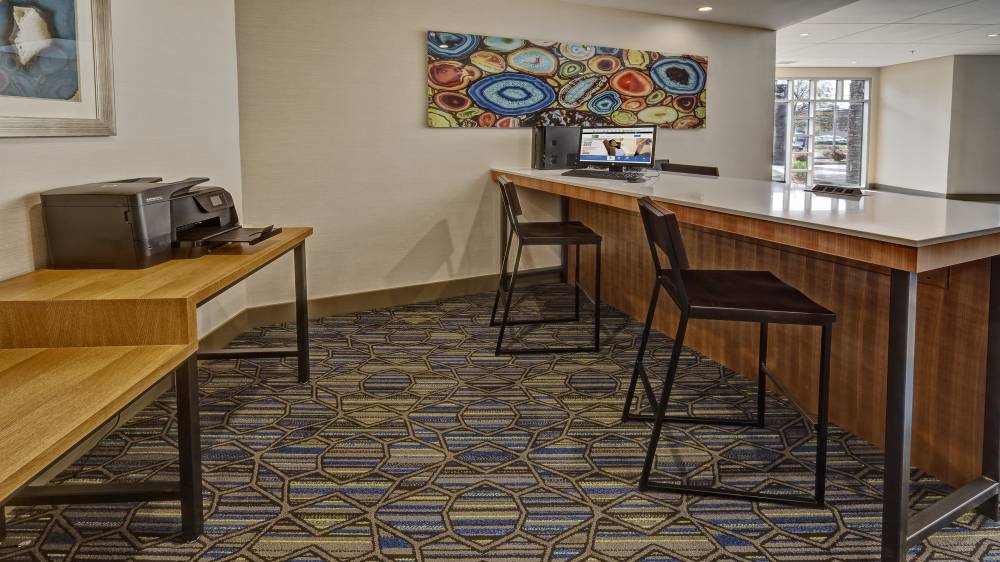 Holiday Inn Exp Airport Expo Center