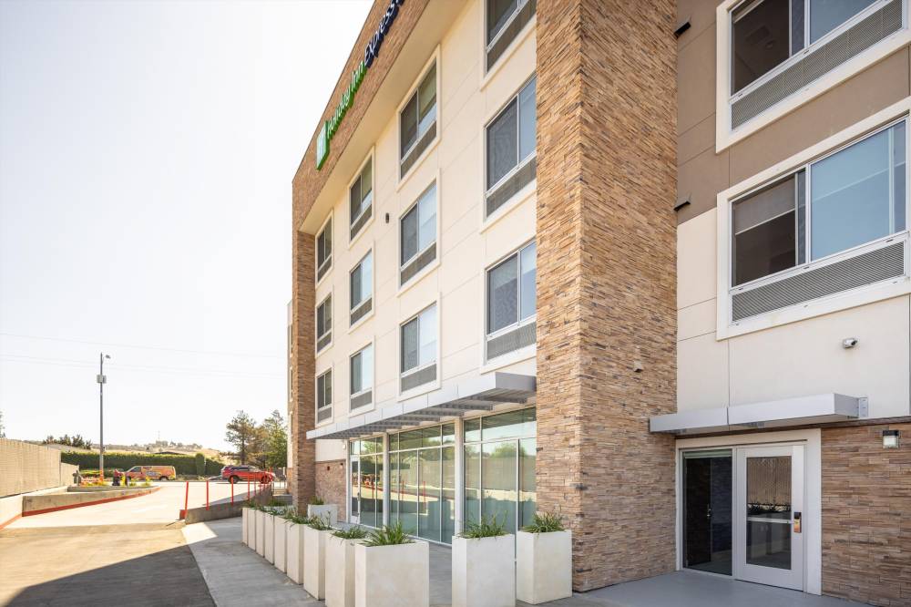 Holiday Inn Exp Sites Silicon Valley 2