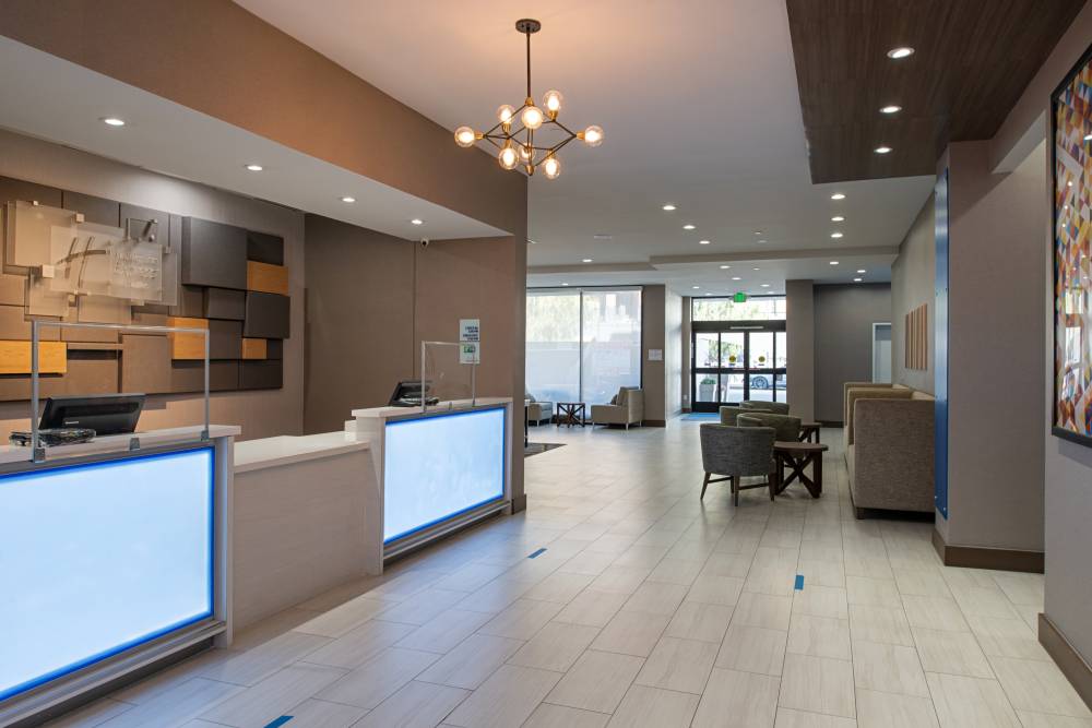 Holiday Inn Exp Stes Downtown West 6