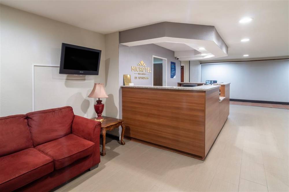 Microtel Pooler Savannah 2